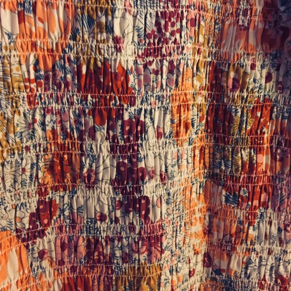 Lovely ruched dress. Springytime colors. - Picture 2 of 3